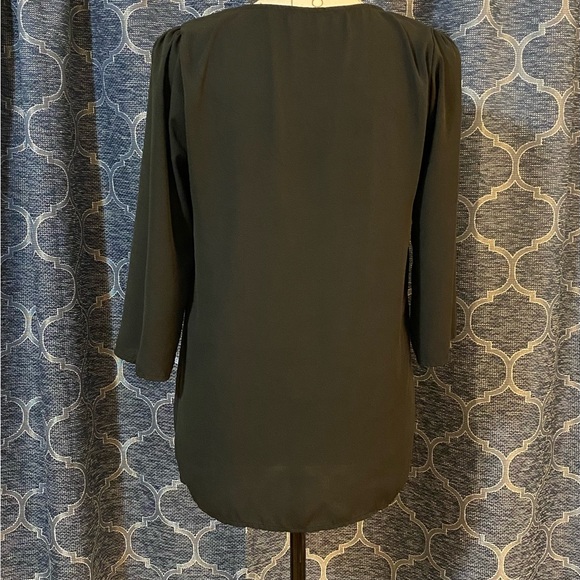 Everly Black Keyhole Blouse - Picture 2 of 3